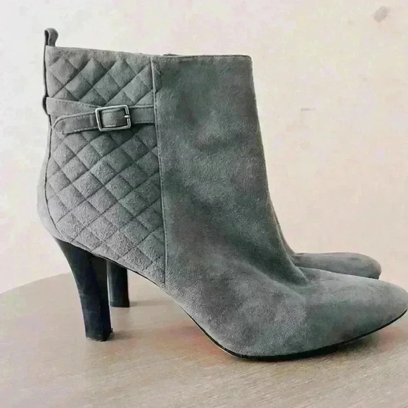 BROOKS BROTHERS 8.5 WOMENS GREY LEATHER QUILTED MOB WIFE DATE NIGHT FLIRTY HEELS - Picture 3 of 11